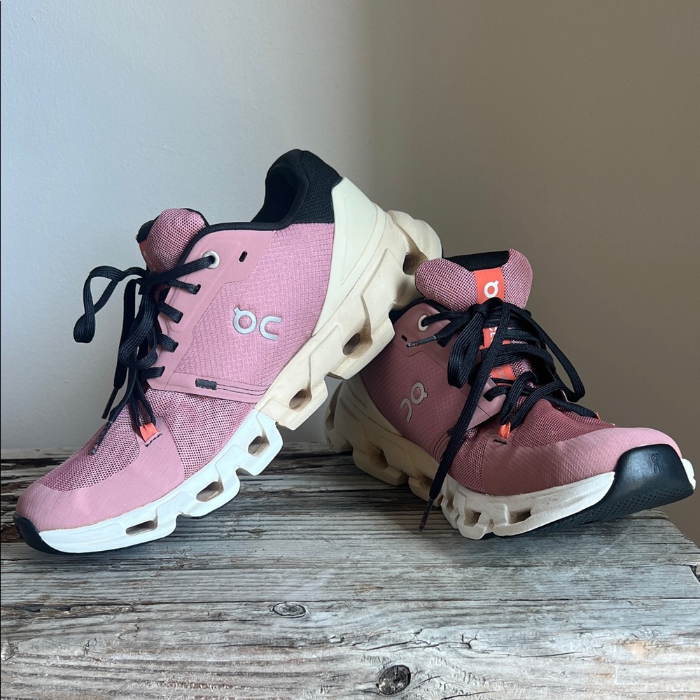 On Running Women's Cloudflyer Sneakers - Pink Dustrose Women’s 9.5 - Picture 2 of 14
